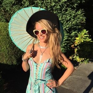 Meet your Posher, Winnie